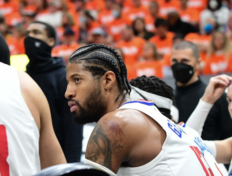  湖人逆转快船斩获赛季关键卡位战  